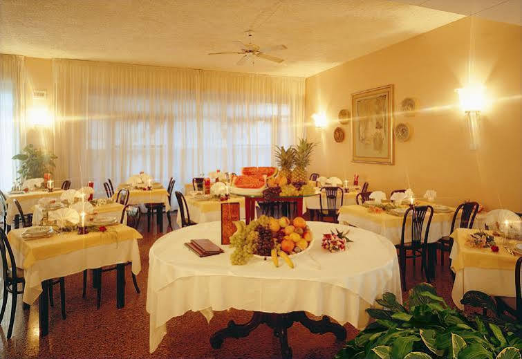 Hotel Antares Cattolica Zewnętrze zdjęcie