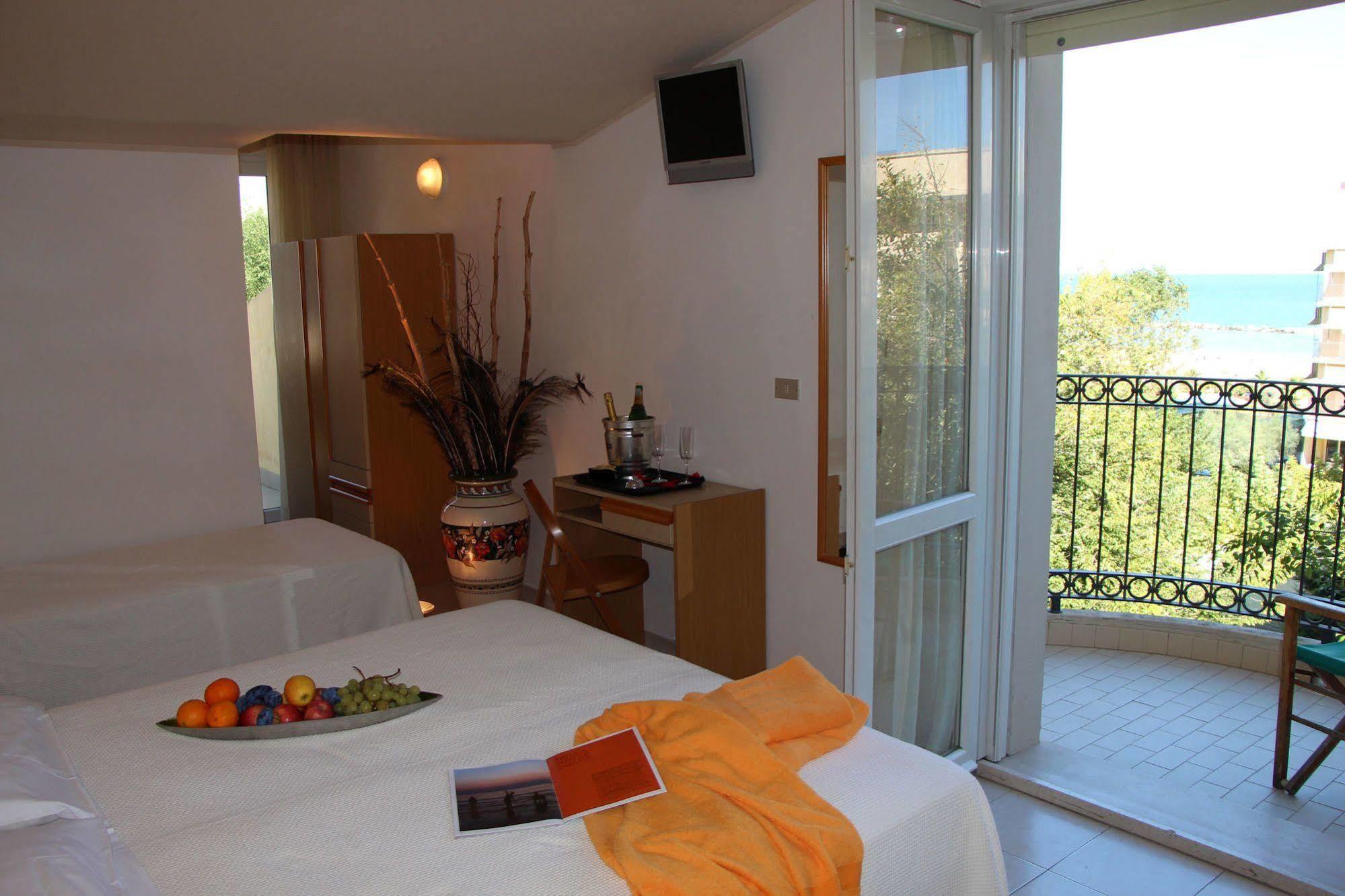 Hotel Antares Cattolica Zewnętrze zdjęcie